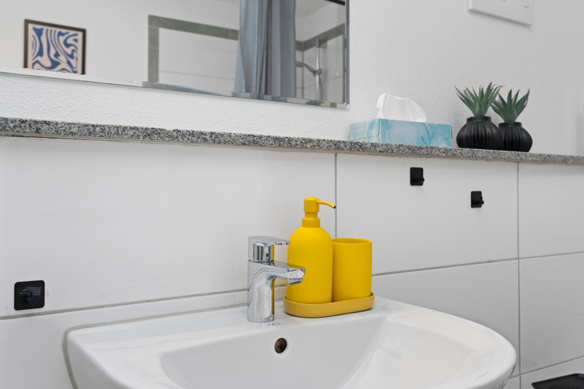 Seeschilf Apartments In Friedrichshafen Room photo