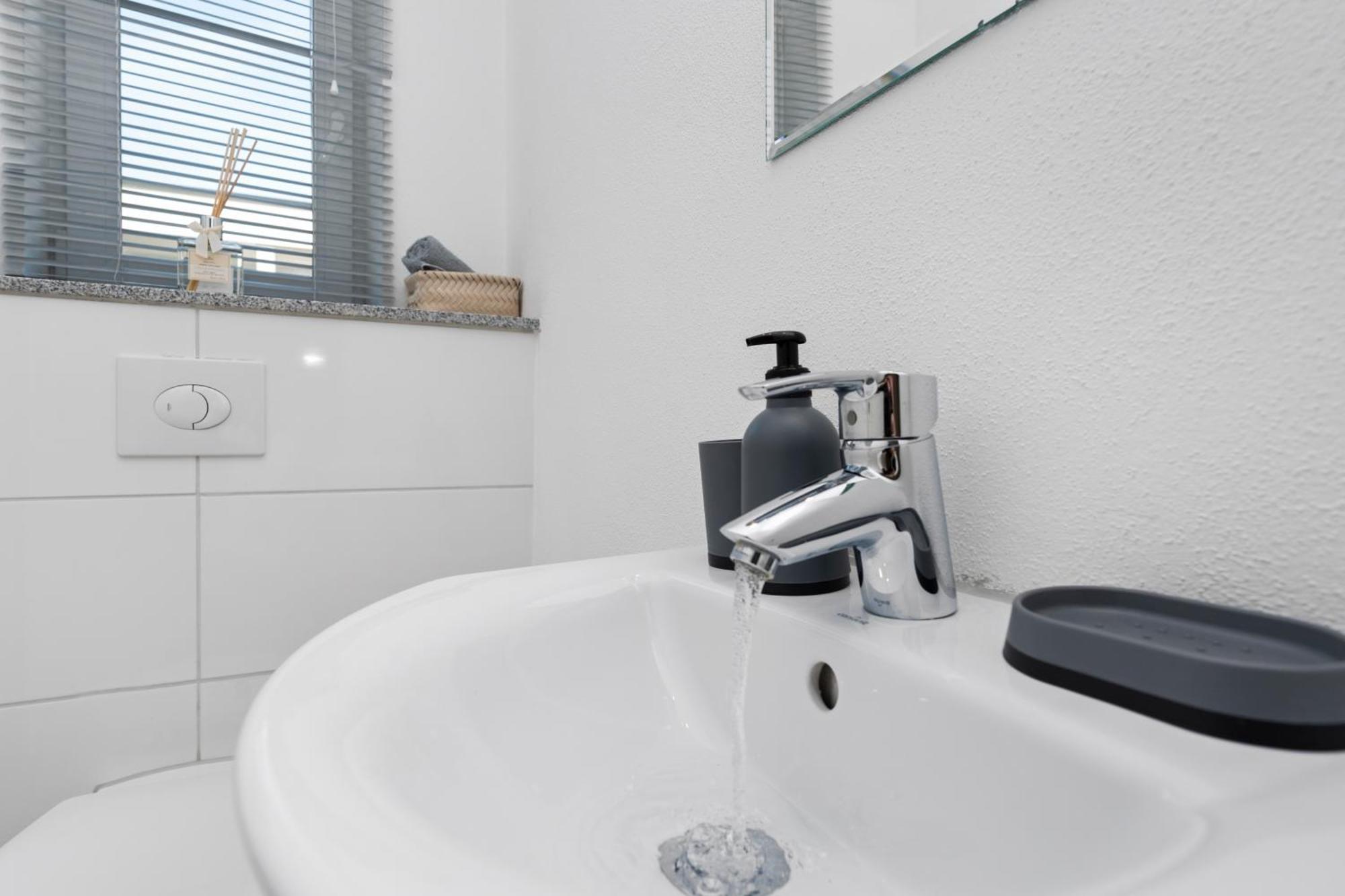 Seeschilf Apartments In Friedrichshafen Room photo